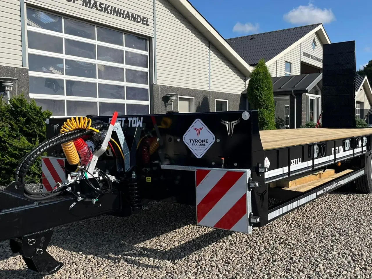 Billede 4 - Tyrone 33TLL LANG MODEL med kombi bremser, både luft og hydrauliske bremser. Affjedret træk og affjedret aksler. Med hydrauliske ramper og værktøjskasse
