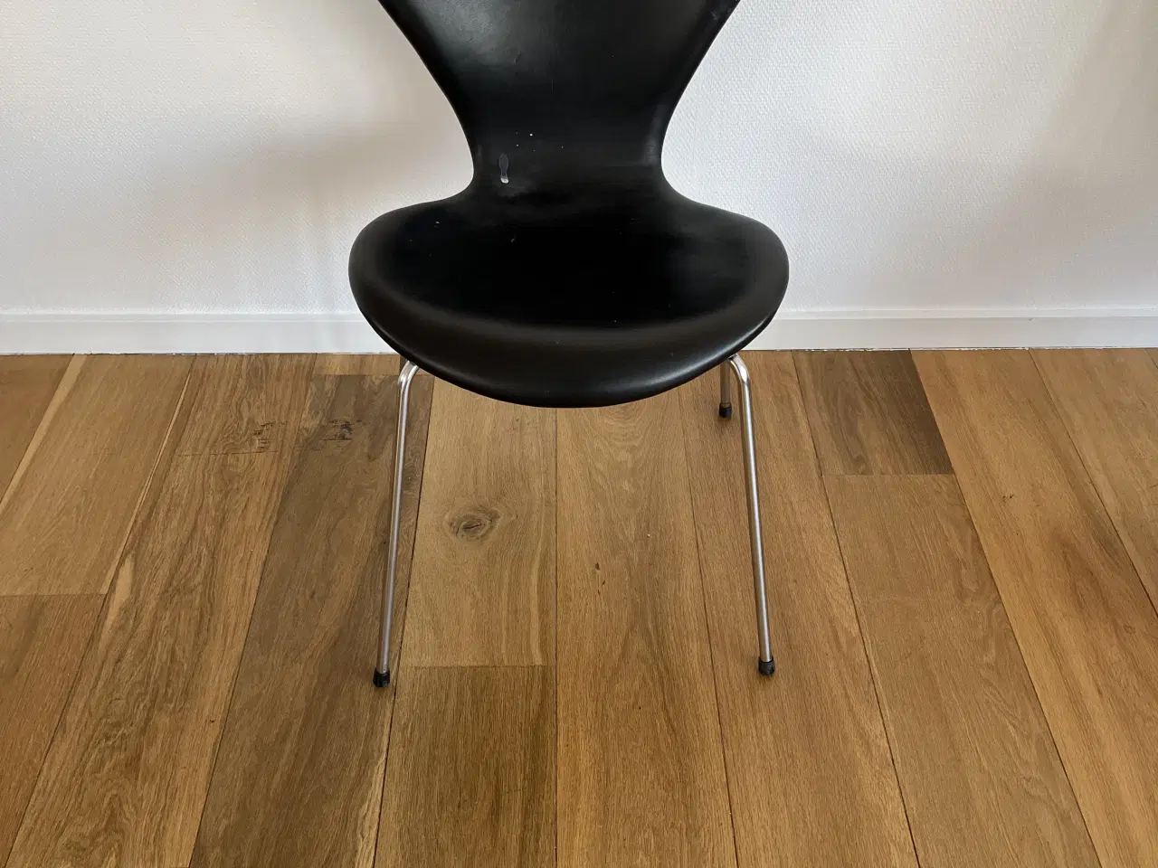 Billede 1 - 7’er stol i sort læder 