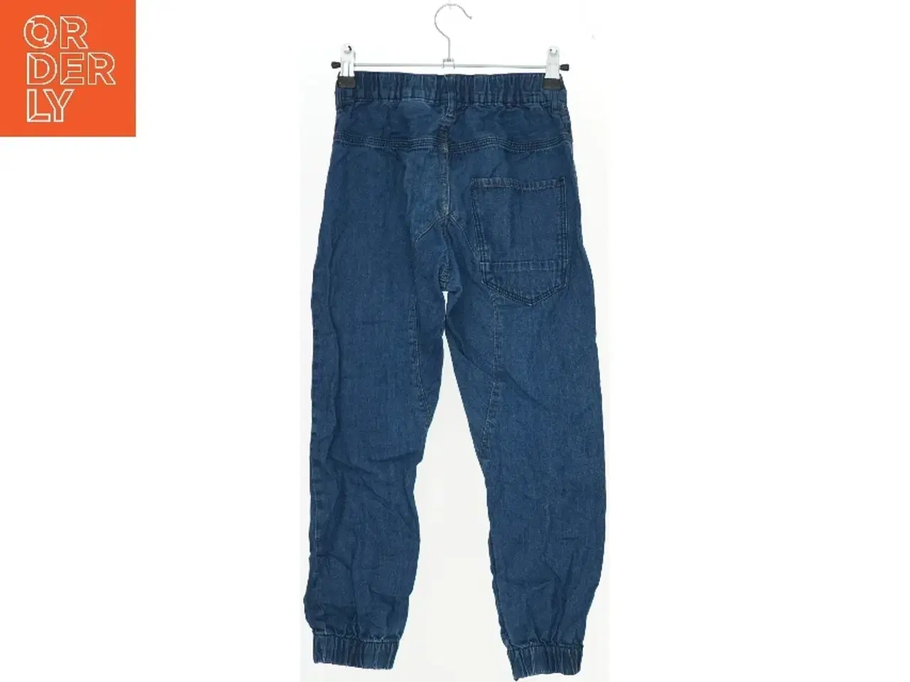 Billede 2 - Børnebukser i denim fra &Denim (str. 128)