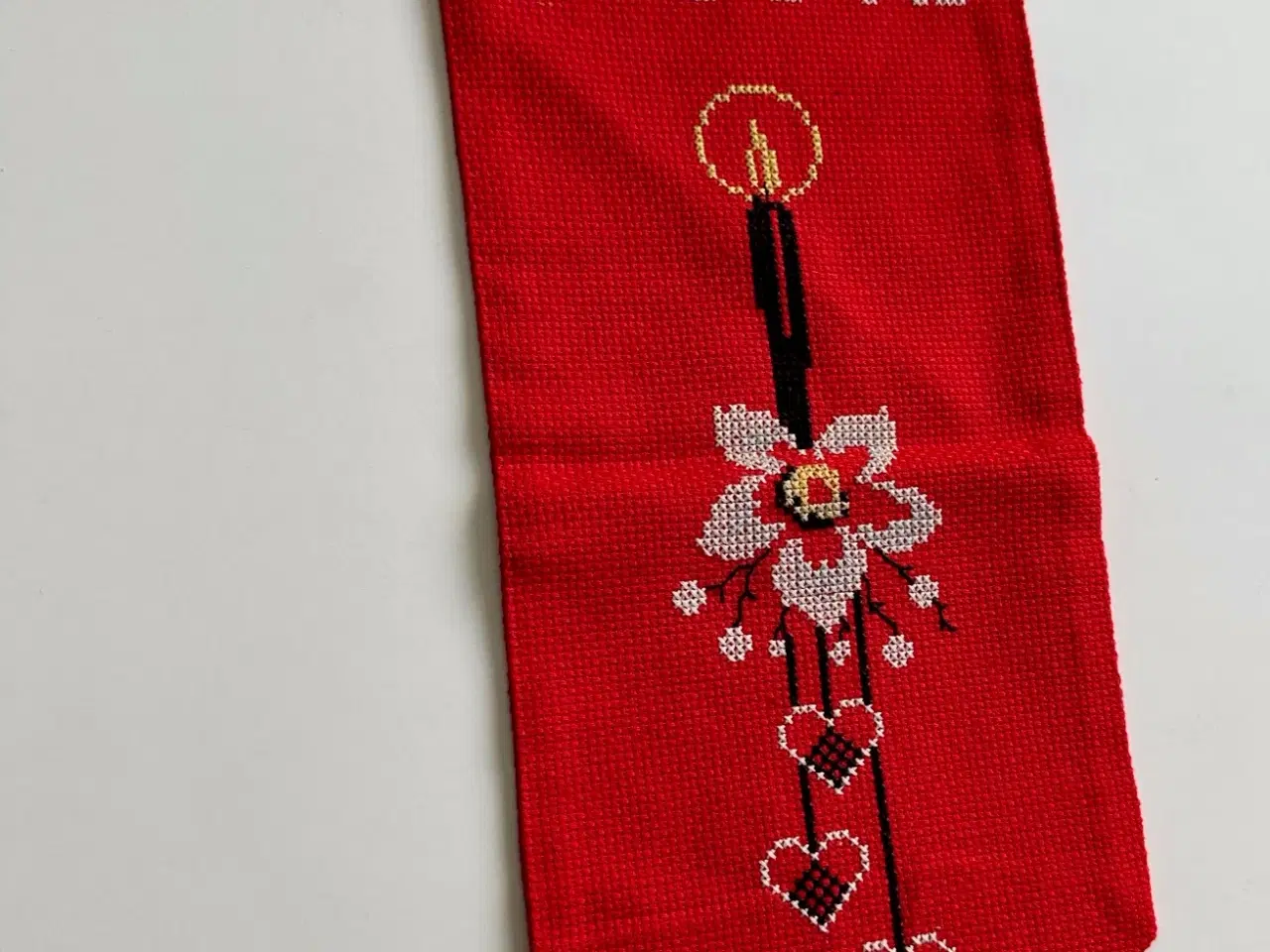 Billede 2 - Broderet klokkestreng, rød