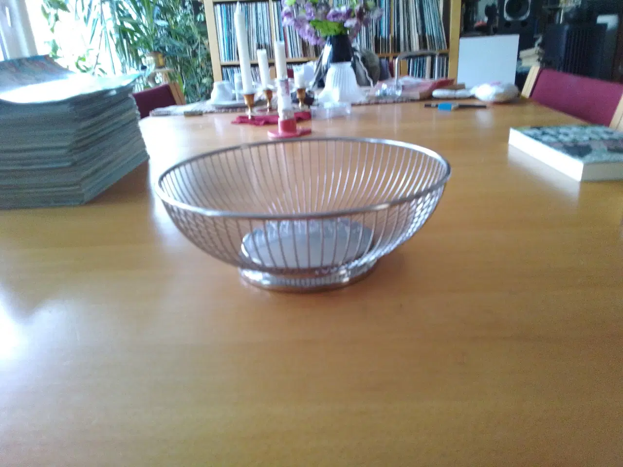 Billede 2 - Italiensk stål brødkurv på fod 