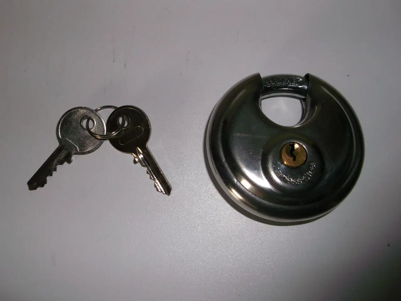 Billede 1 - HængeLås 2 nøgler - har 4 stk. 50 kr stk. +