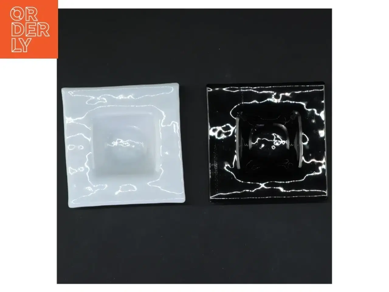 Billede 1 - To firkantede glas skåle (str. 10x10 cm)