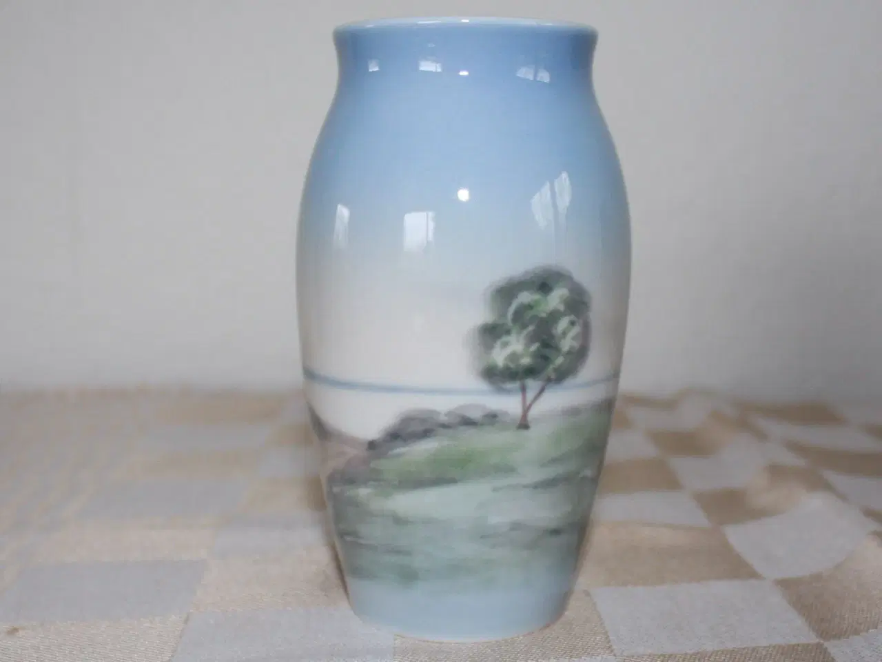 Billede 1 - Vase med landskab fra Bing og Grøndahl