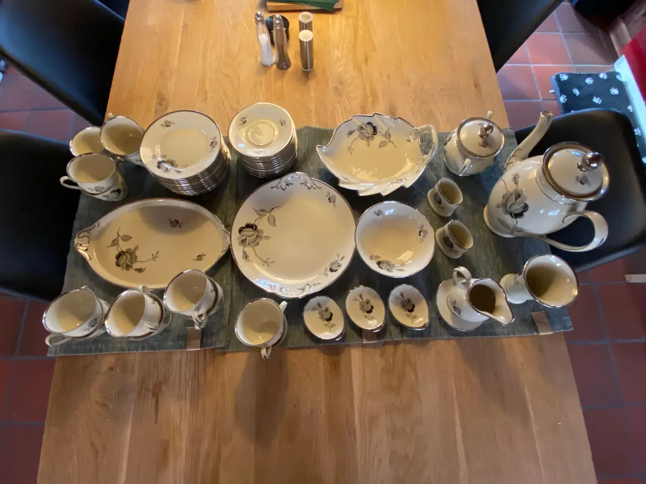 Billede 1 - Kaffestel Sort Rose 51 dele