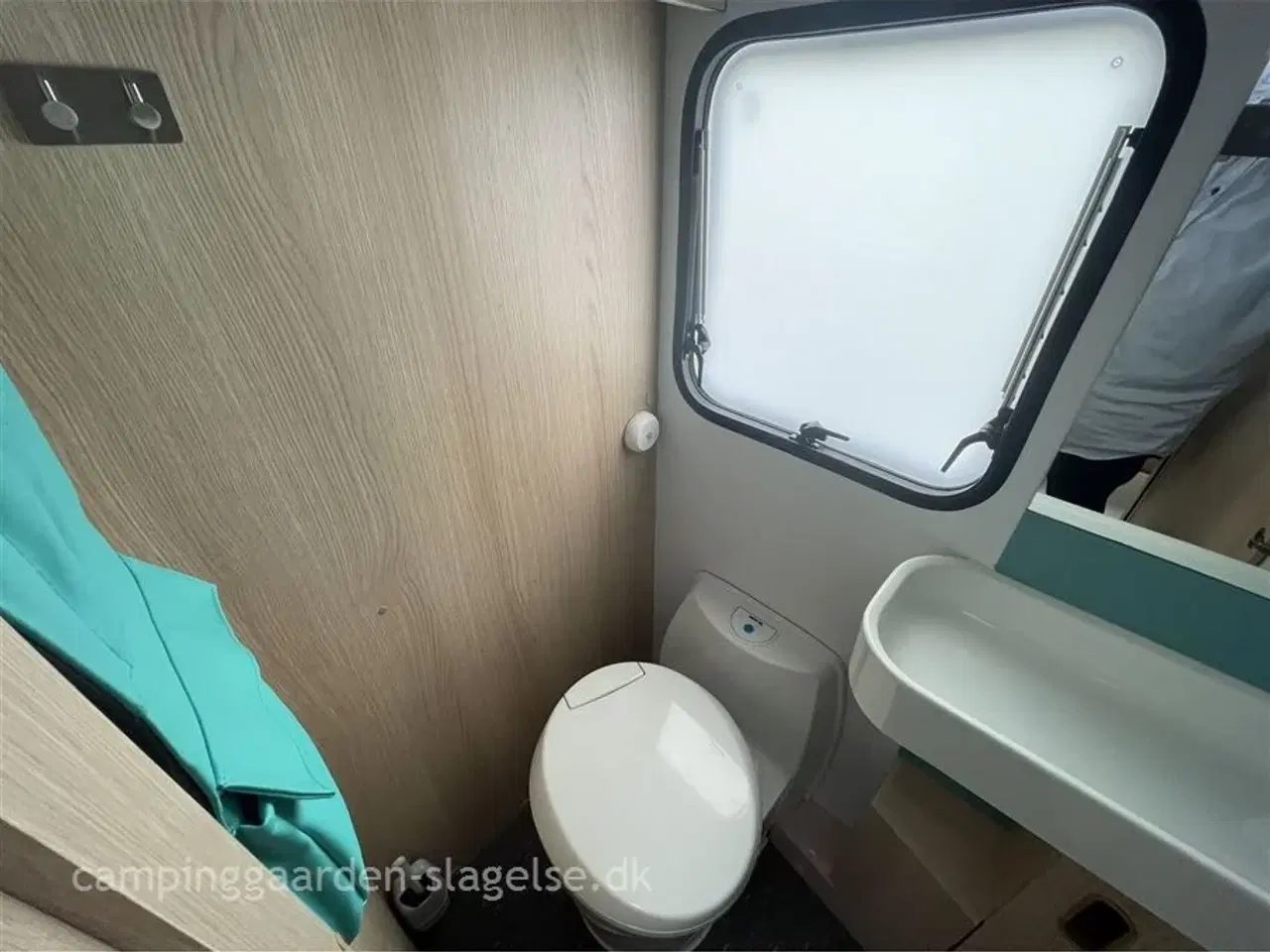 Billede 12 - 2020 - Adria Aviva 563 PT 3 køjer Familievenlig køjevogn med masser af plads og feriehumør!