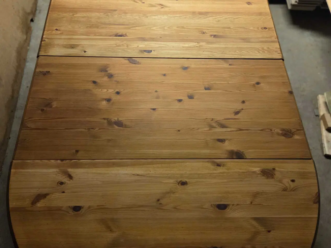 Billede 4 - Spisebord i træ