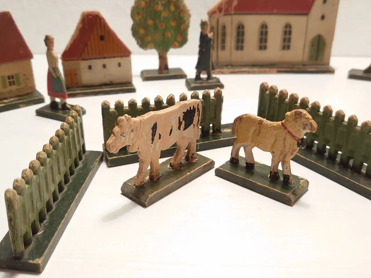 Billede 5 - Erzgebirge:Lille miniature landsby.19 dele.Ca.1920