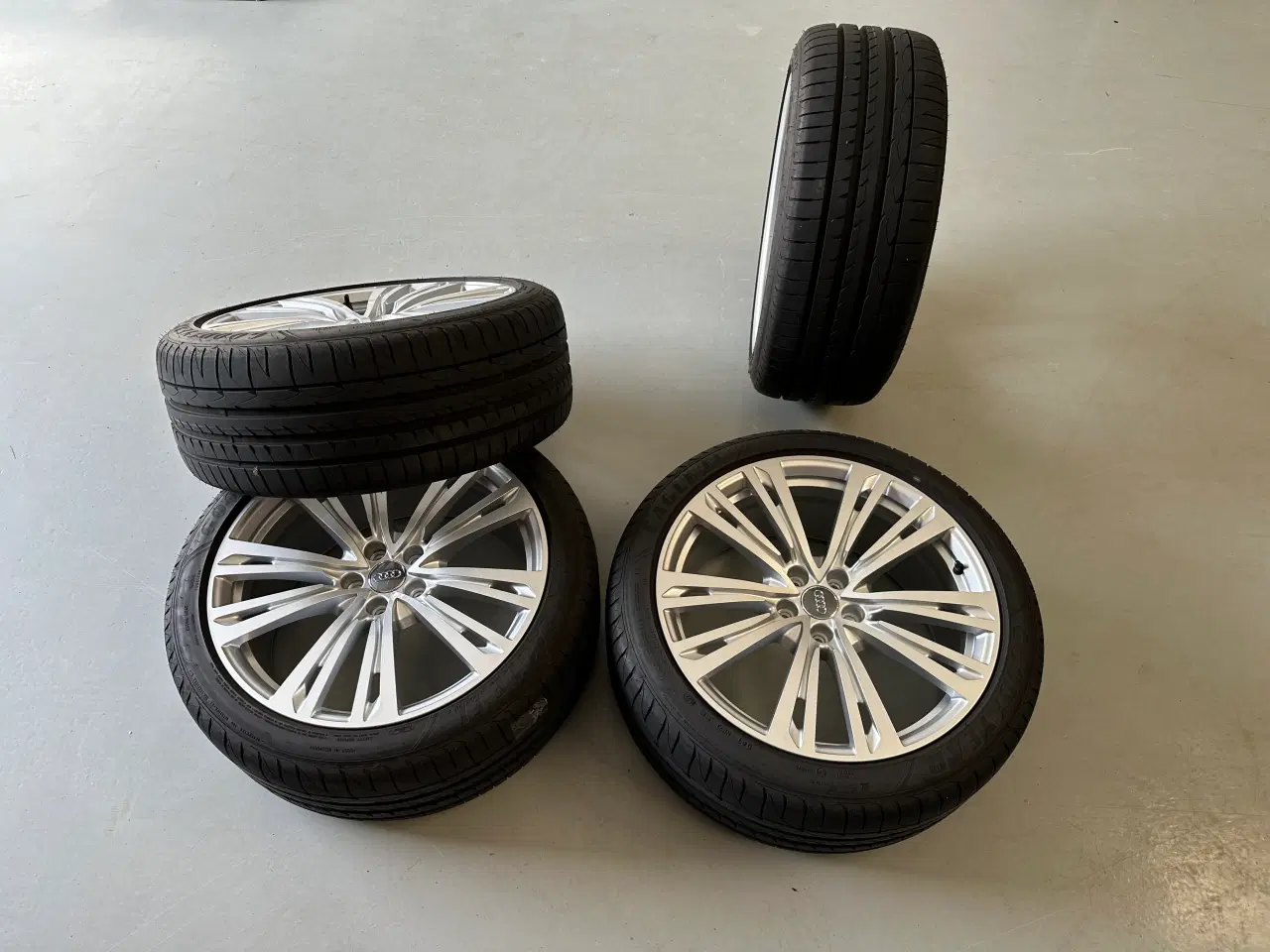 Billede 2 - 20” Original Audi A6/A8 Årgang 22 Fælge M. Dæk