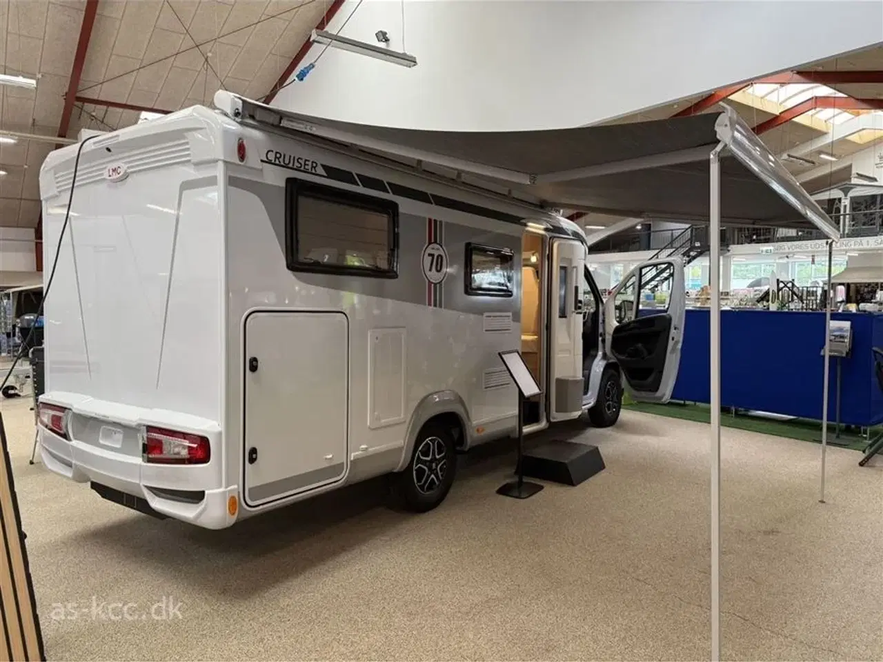 Billede 3 - 2025 - LMC Cruiser V646   LMC Cruiser V646 70års jubilæums med 2 enkelt senge og Automatgear.