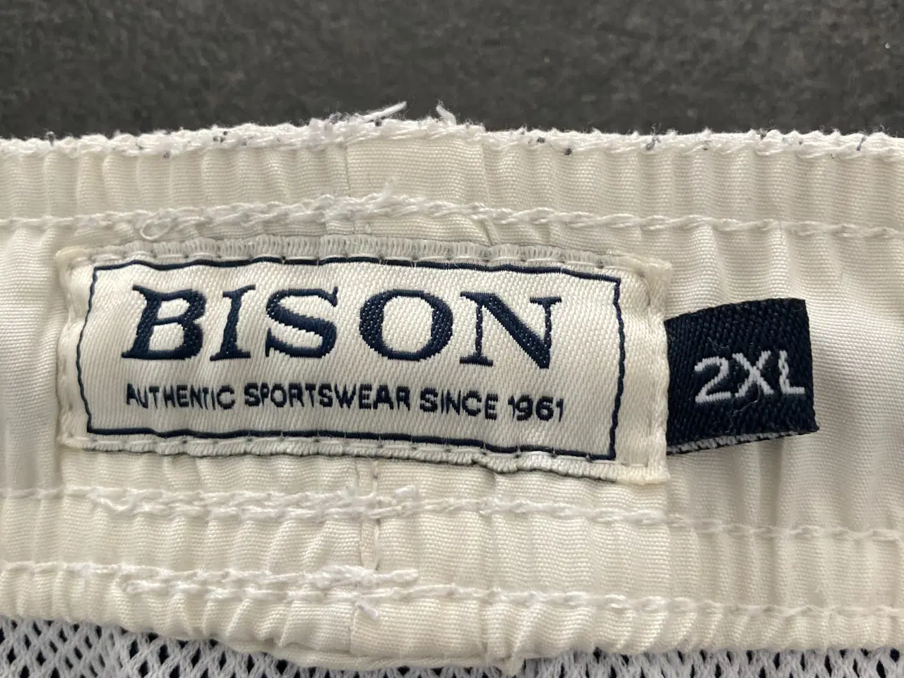 Billede 3 - Blå badeshorts str. XXL fra Bison