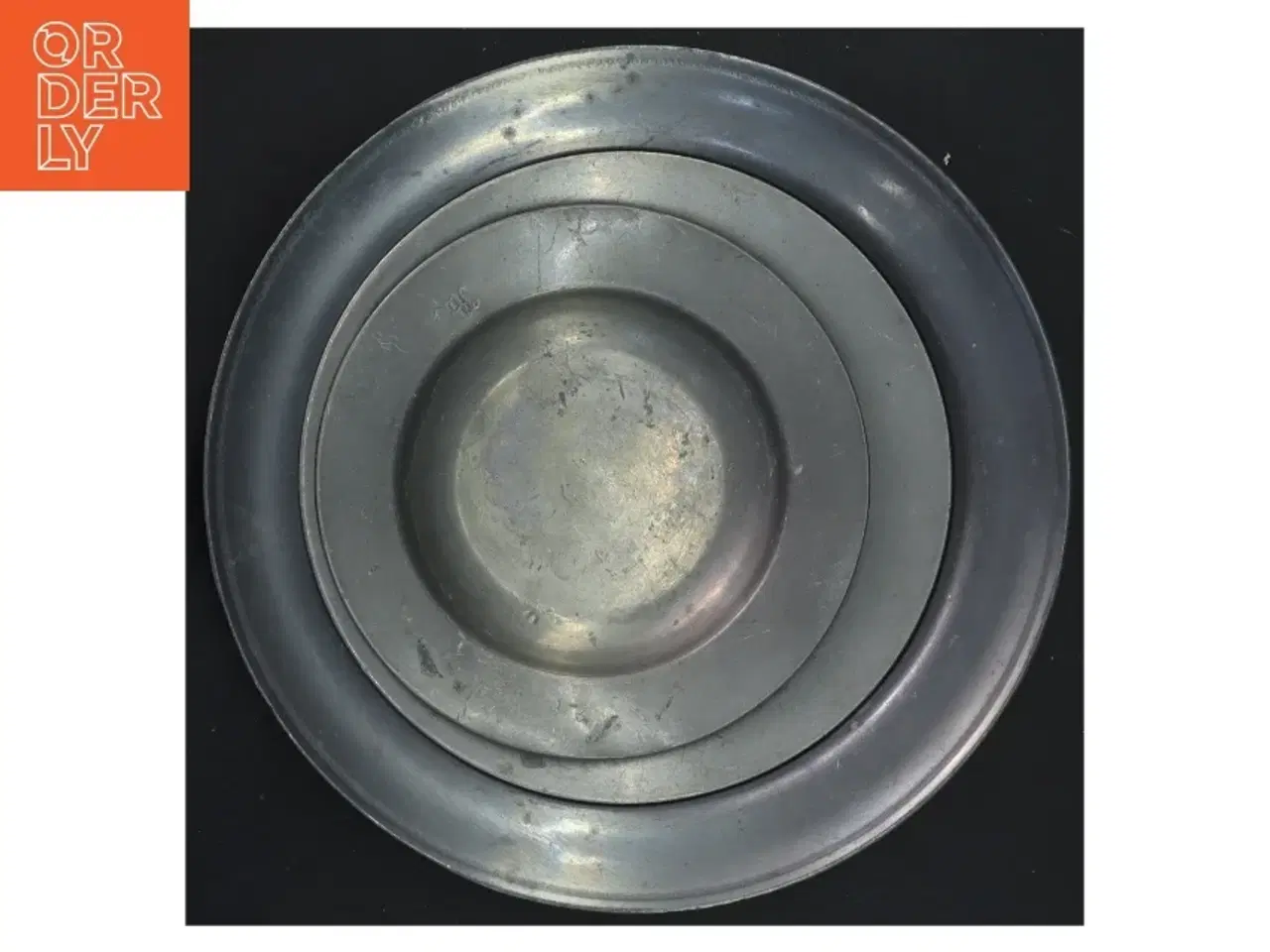 Billede 4 - Sæt med tre gamle tinfade (str. Ø 22x3&ø17x1,5&ø14x1,5 cm)