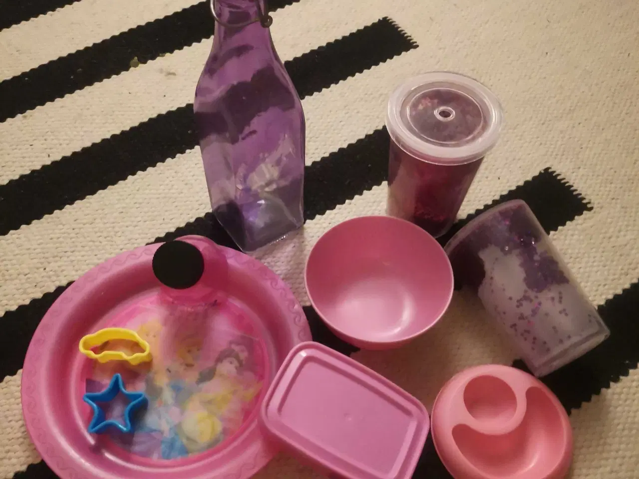 Billede 1 - Spise sæt i lyserøde farver 5 kr ialt 🌸