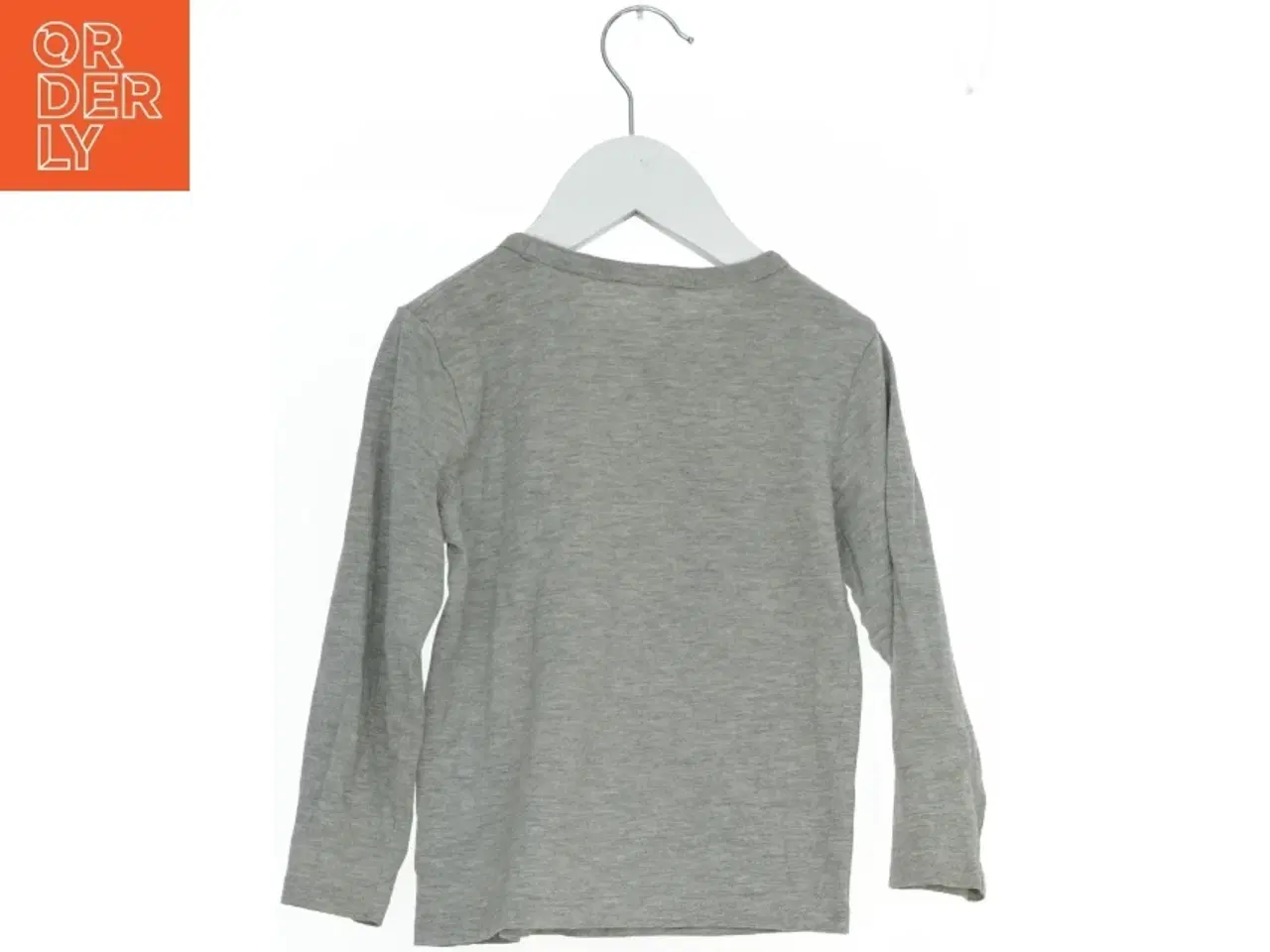 Billede 2 - Langærmet børnebluse med hundemotiv fra H&M (str. 104)