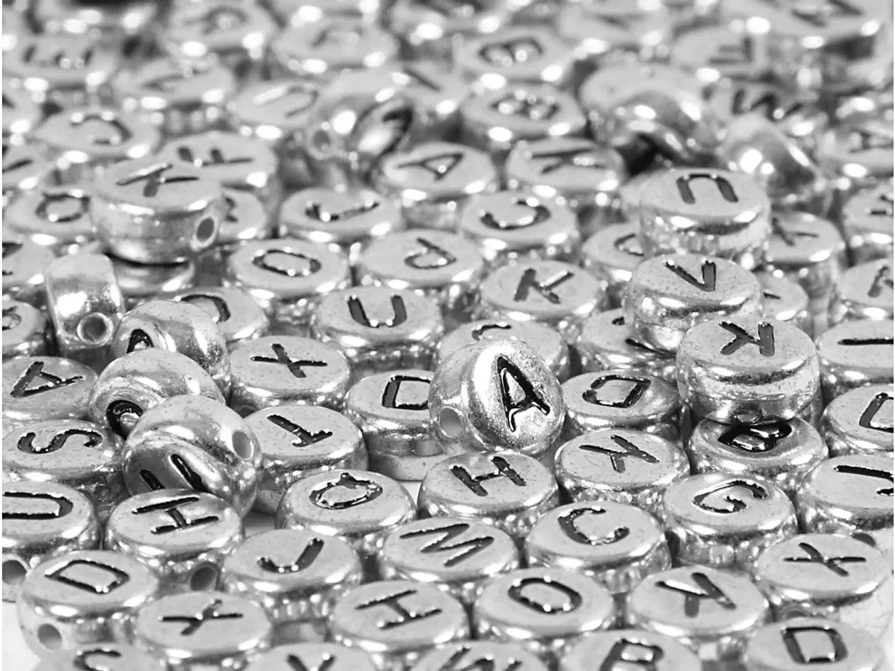 Billede 1 - Bogstavperler, diam. 7 mm, hulstr. 1,2 mm, sølv, 21g/ 1 pk.