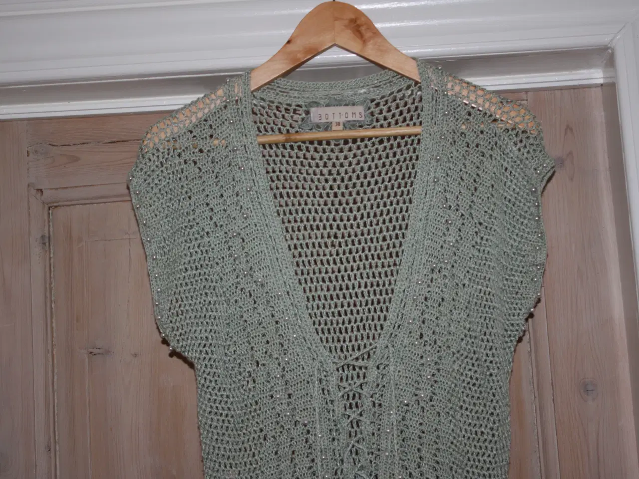 Billede 2 - Vest / bluse med perler fra Bottoms 45% linen, 30%