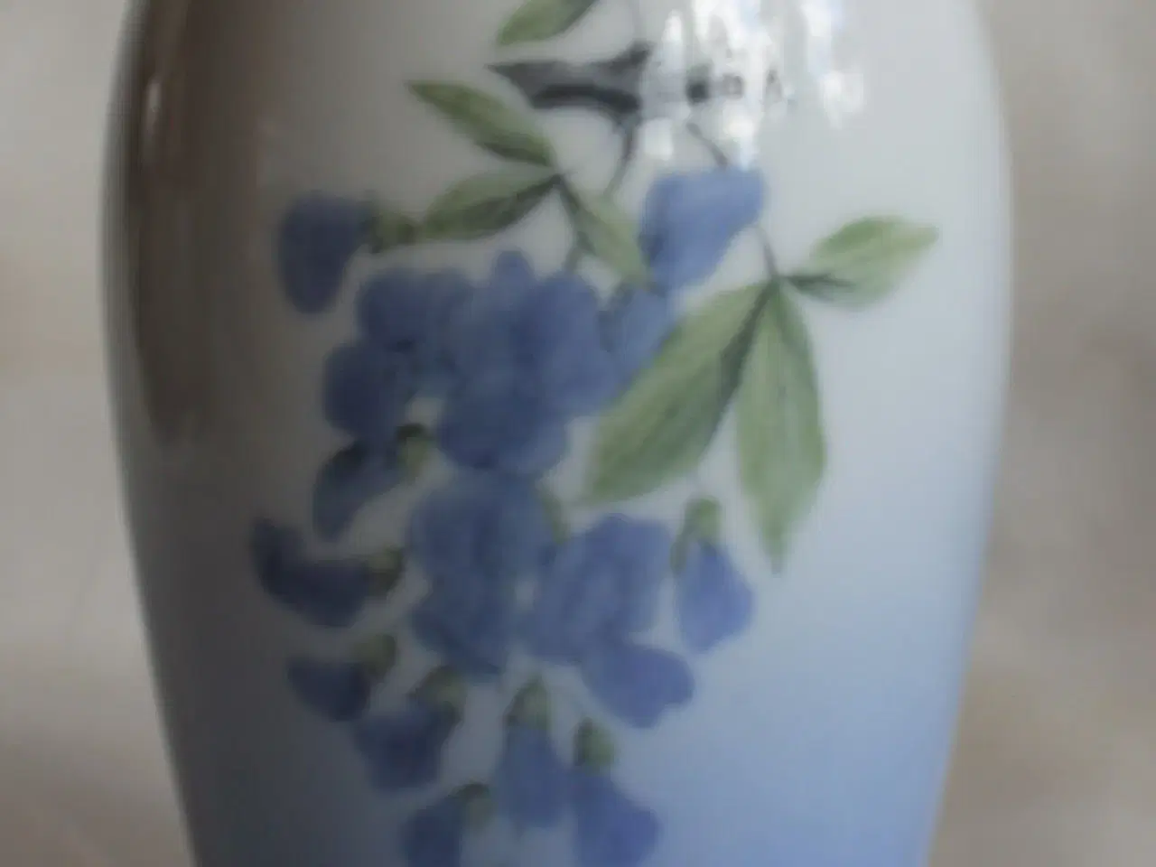 Billede 2 - Vase med blåregn, Bing og Grøndahl