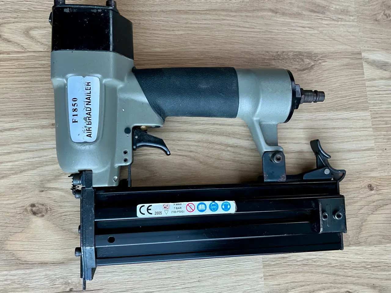 Billede 3 - Sømpistol inkl. en kasse søm