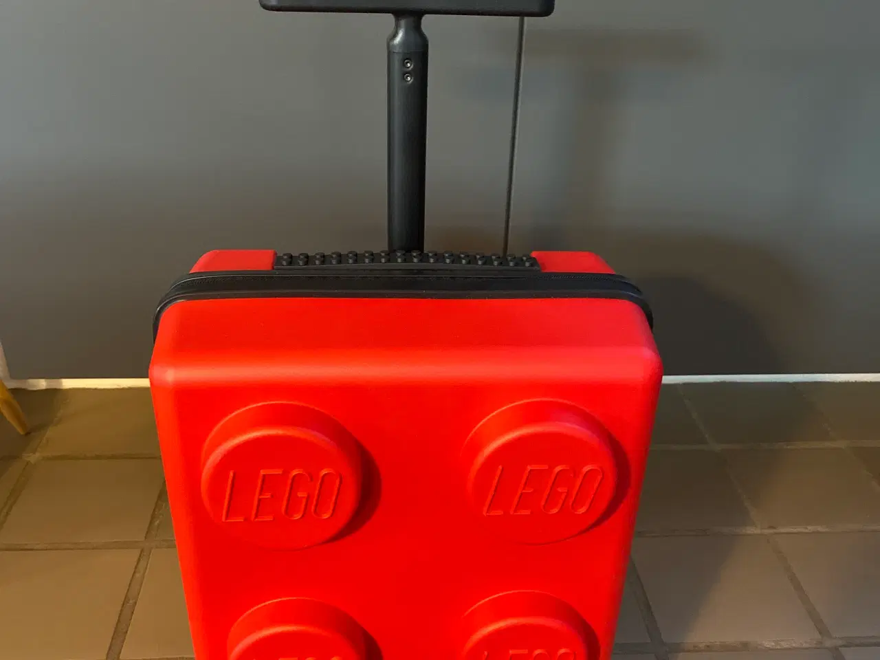Billede 2 - Fin Lego kuffert sælges kun brugt 1 gang