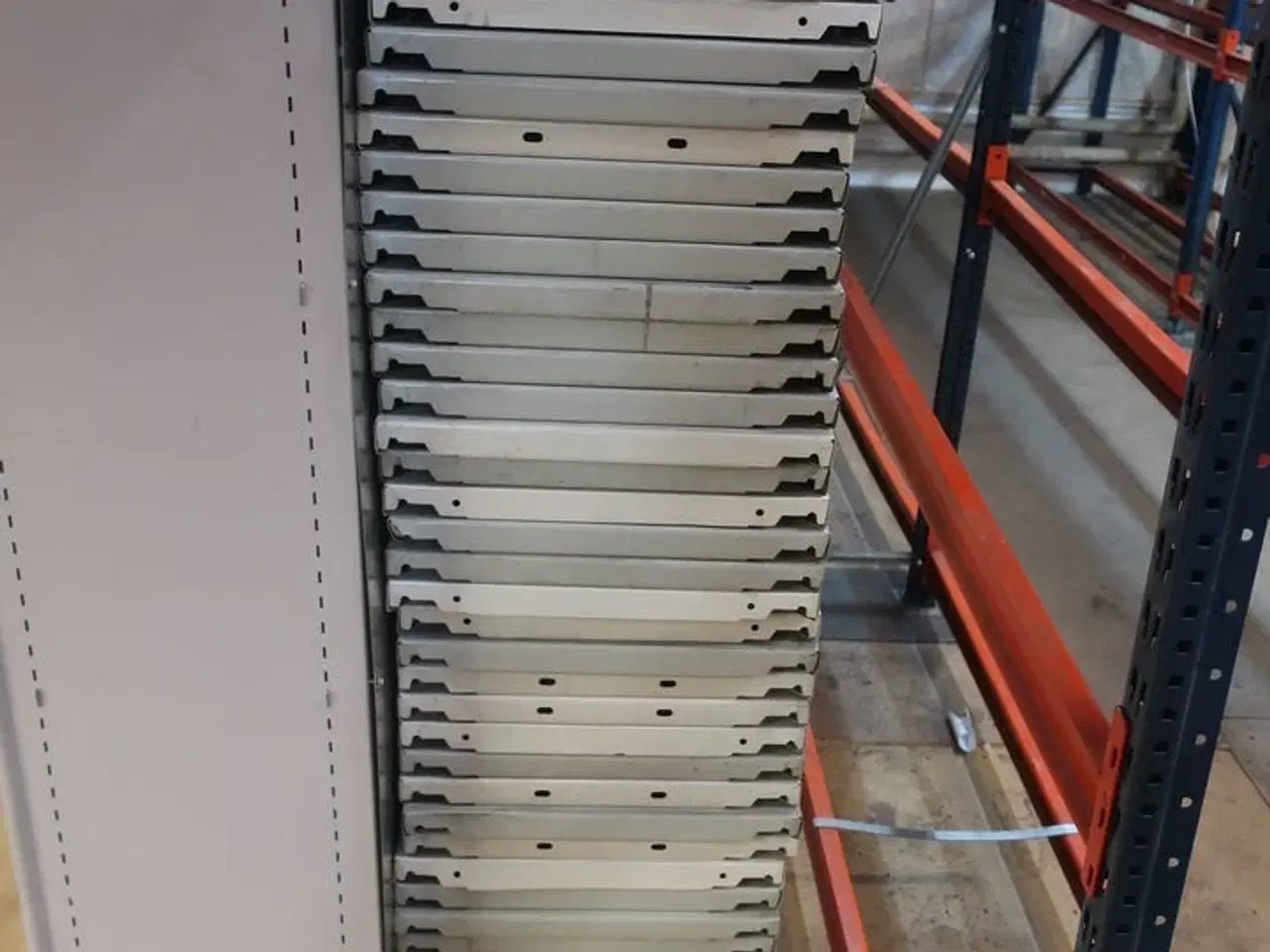 Billede 8 - 9 fag lagerreoler uden indhold samt ekstra hylder