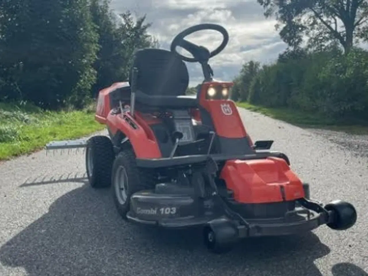 Billede 2 - Husqvarna 216 T AWD med 103 klippebredde 