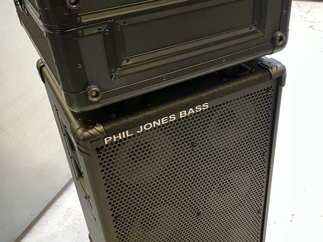 Billede 4 - Næsten ny Phil Jones bas kabinet. 