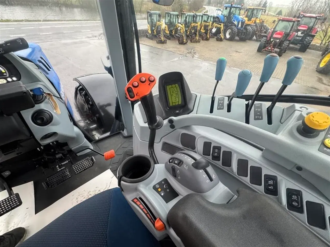 Billede 17 - New Holland T7.215 S KUN 1400 TIMER OG FULD AFFJEDRING!