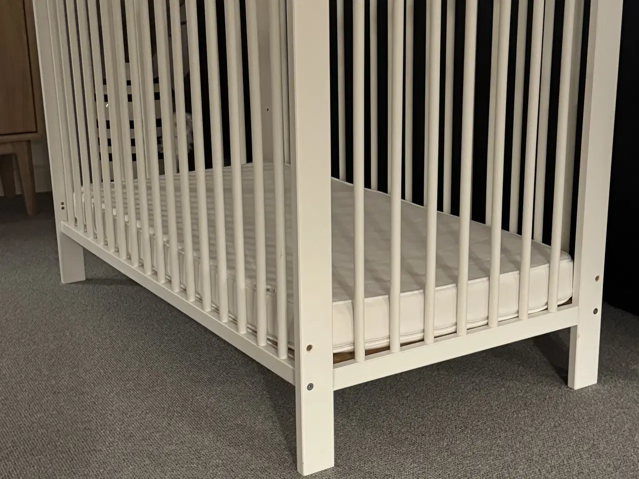 Billede 1 - Tremmeseng i hvid