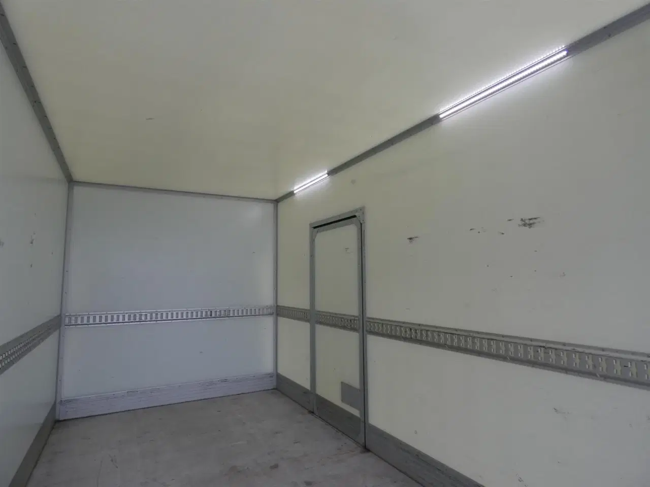 Billede 9 - Iveco Daily 35S16 3750mm 2,3 D m/Alukasse med lift Hi-Matic 156HK Ladv./Chas. 8g Aut.