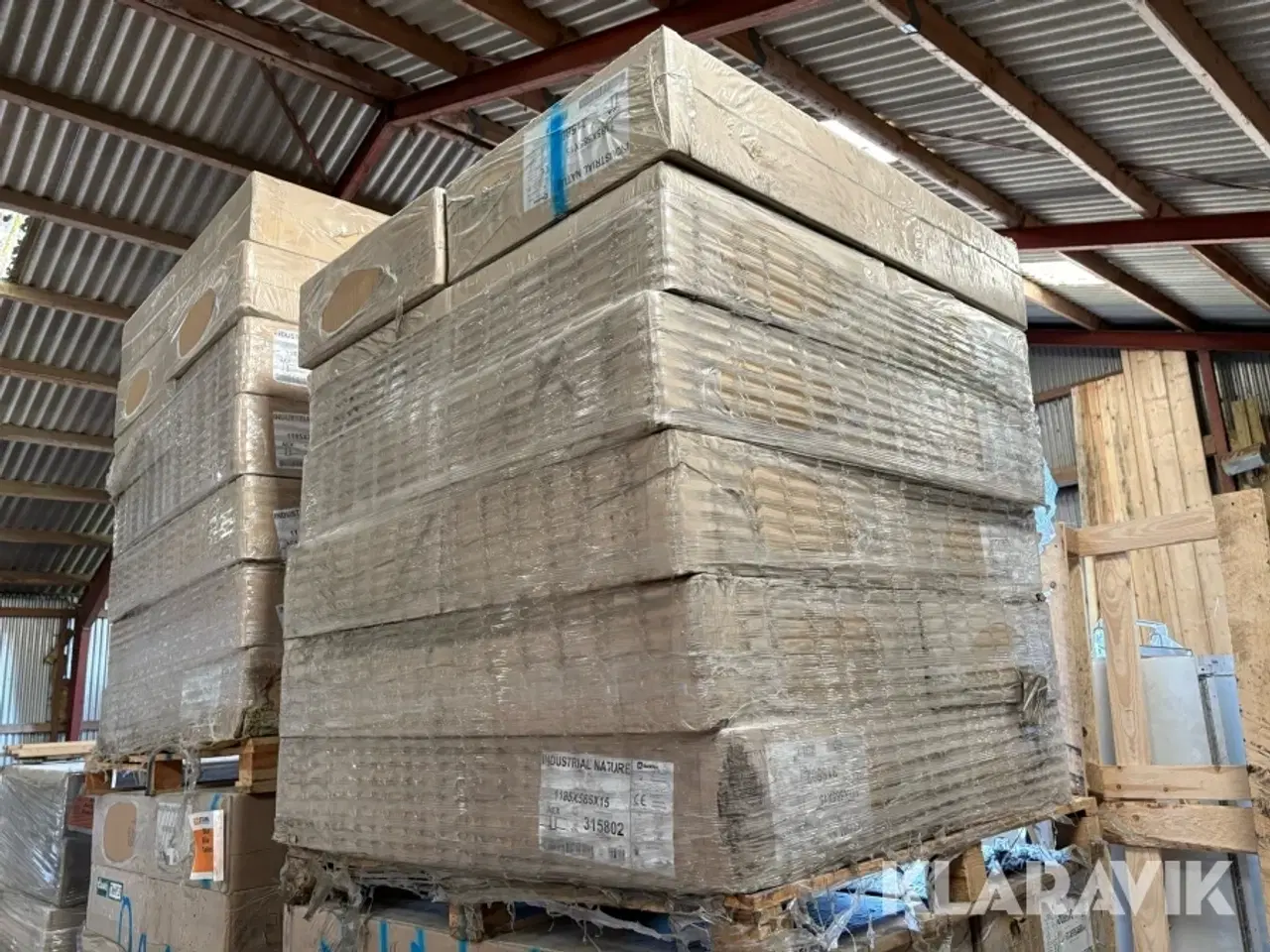 Billede 8 - Akustik- og loftsplader Rockfon Industrial Nature stenuld 233,4 m2 2 paller (24 kasser)