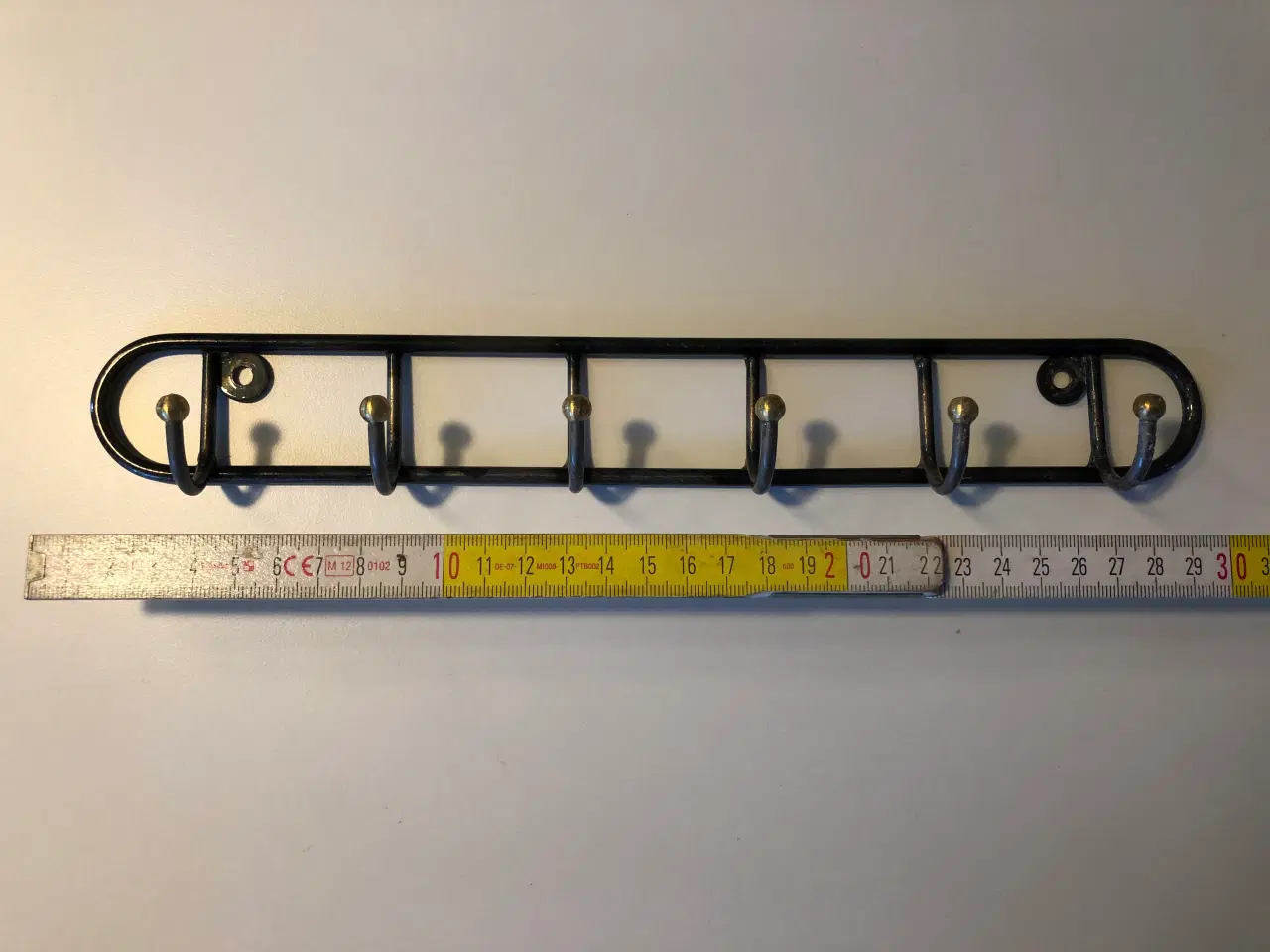 Billede 10 - Knagerække i lakeret stål og messing