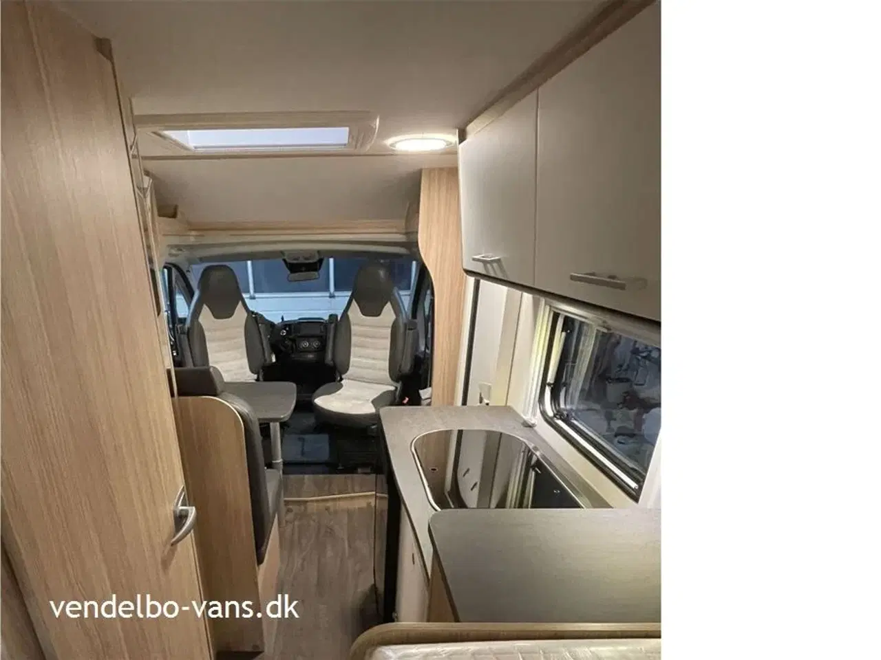 Billede 4 - 2021 - SunLight VAN V66 Adventure Edit   Enkelsenge og garage - kun 6,5 m lang