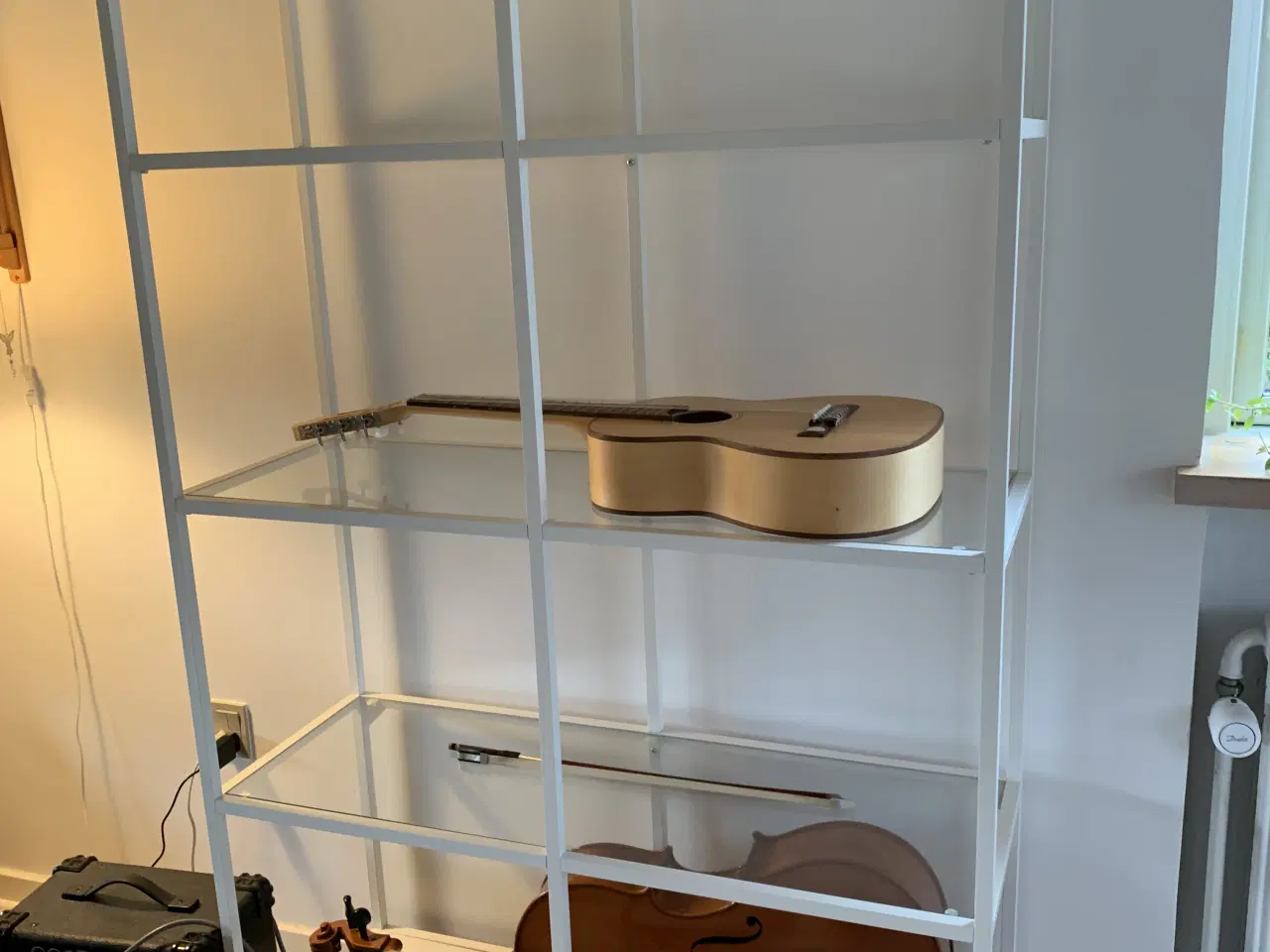 Billede 1 - Vittsjö elegant reol/ hvid metal og glas