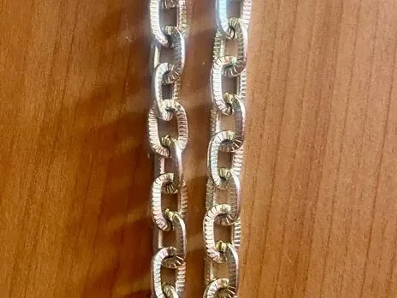 Billede 6 - Guldfarvet halskæde til salg