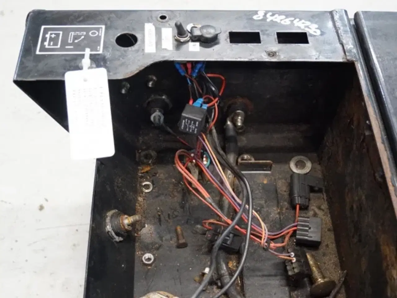 Billede 14 - Case 9230 Batterikasse 84264230