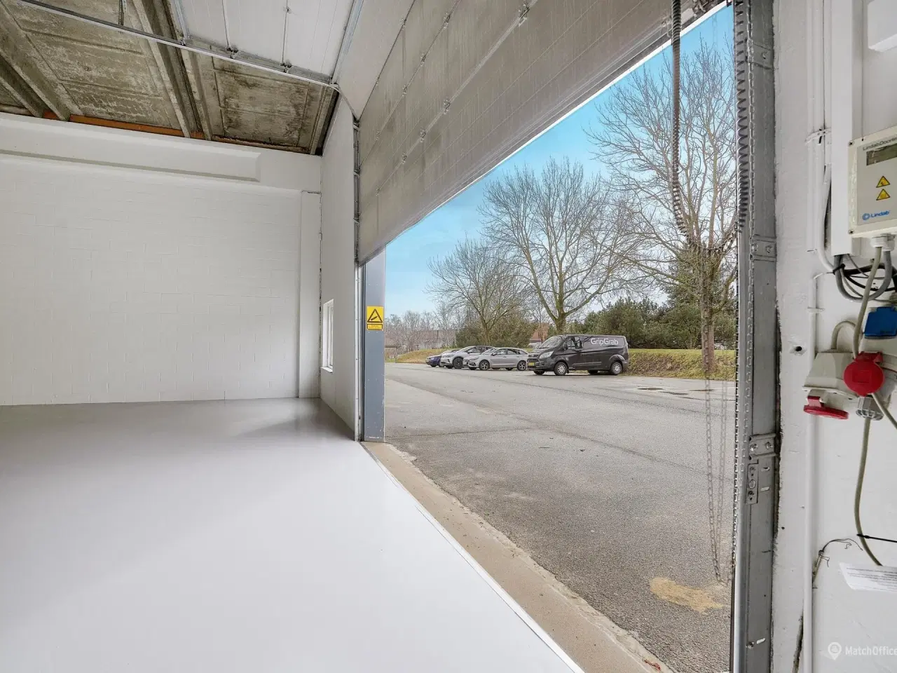 Billede 12 - Stort og højloftet lagerlokale med tilhørende kontorlokale.