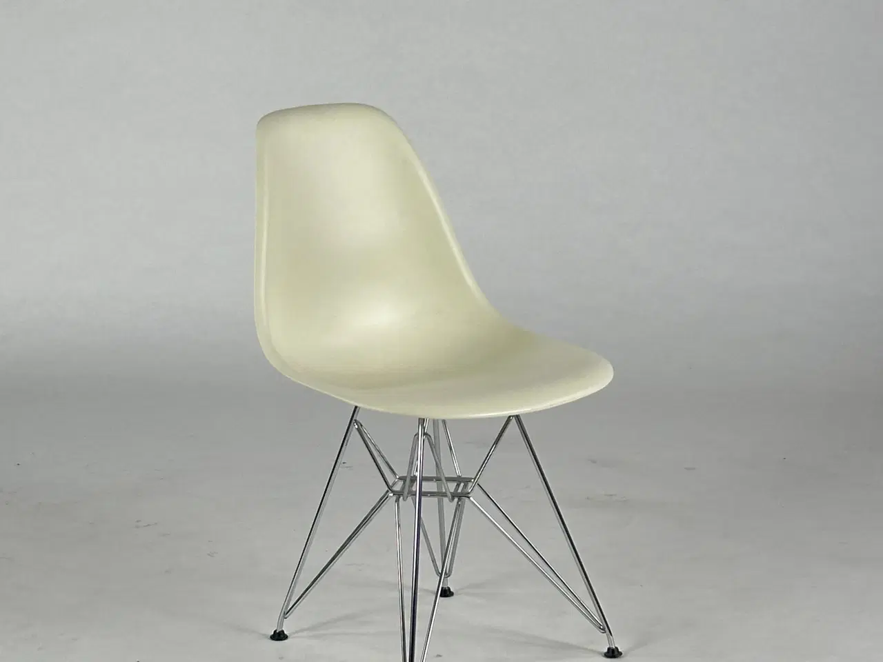 Billede 1 - Vitra Eames Plastic Side Chair DSW Stol – Hvid