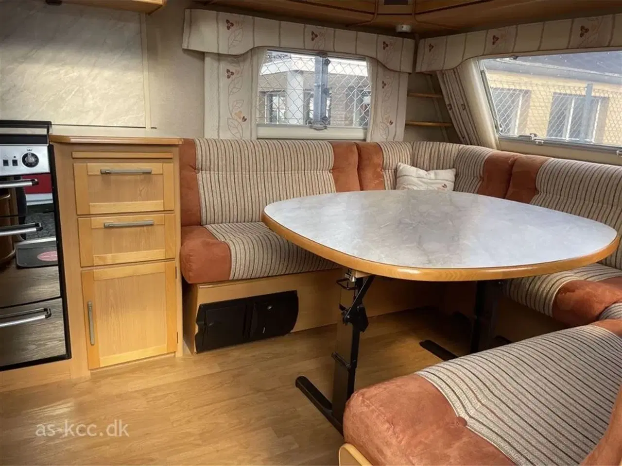 Billede 2 - 2007 - Kabe Royal 560 XL KS Kabe Royal 560 XL KS årg. 2007 incl.Kampa lufttelt ,mover,DuoControl, solceller. 4 sovepladser, 6 siddepladser.