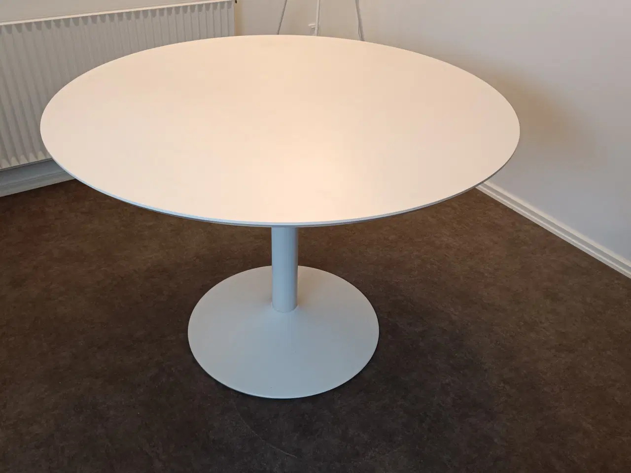 Billede 1 - Spisebord Tenzo -Taco i hvid (UDEN udtræk)