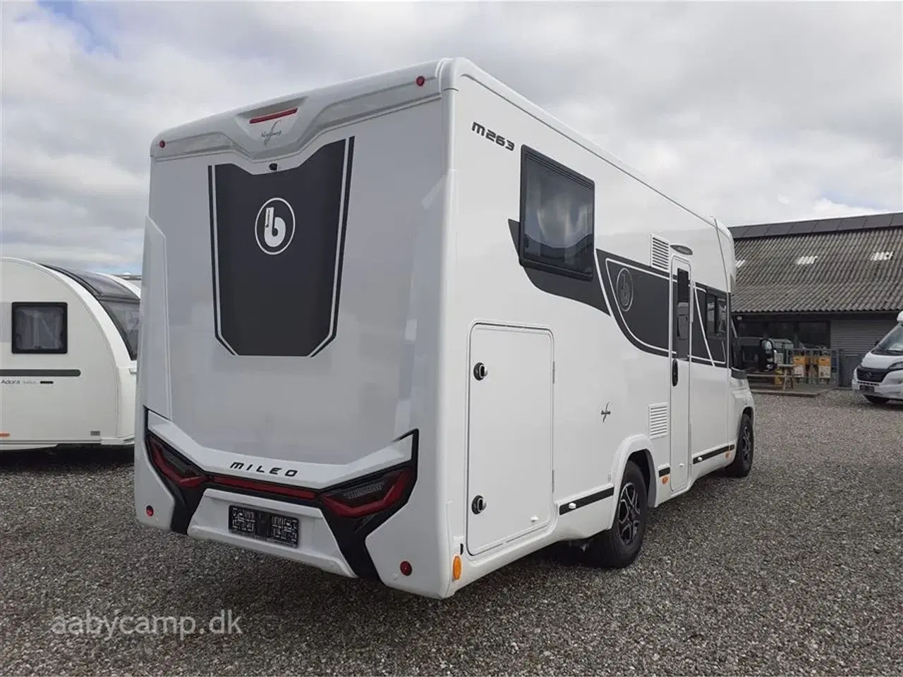Billede 2 - 2024 - Benimar Mileo 263   Nk pakke. Automatgear. markise. 2x Lithium batteri. solceller. Helårsdæk. lædersæder. cykelstativ.
