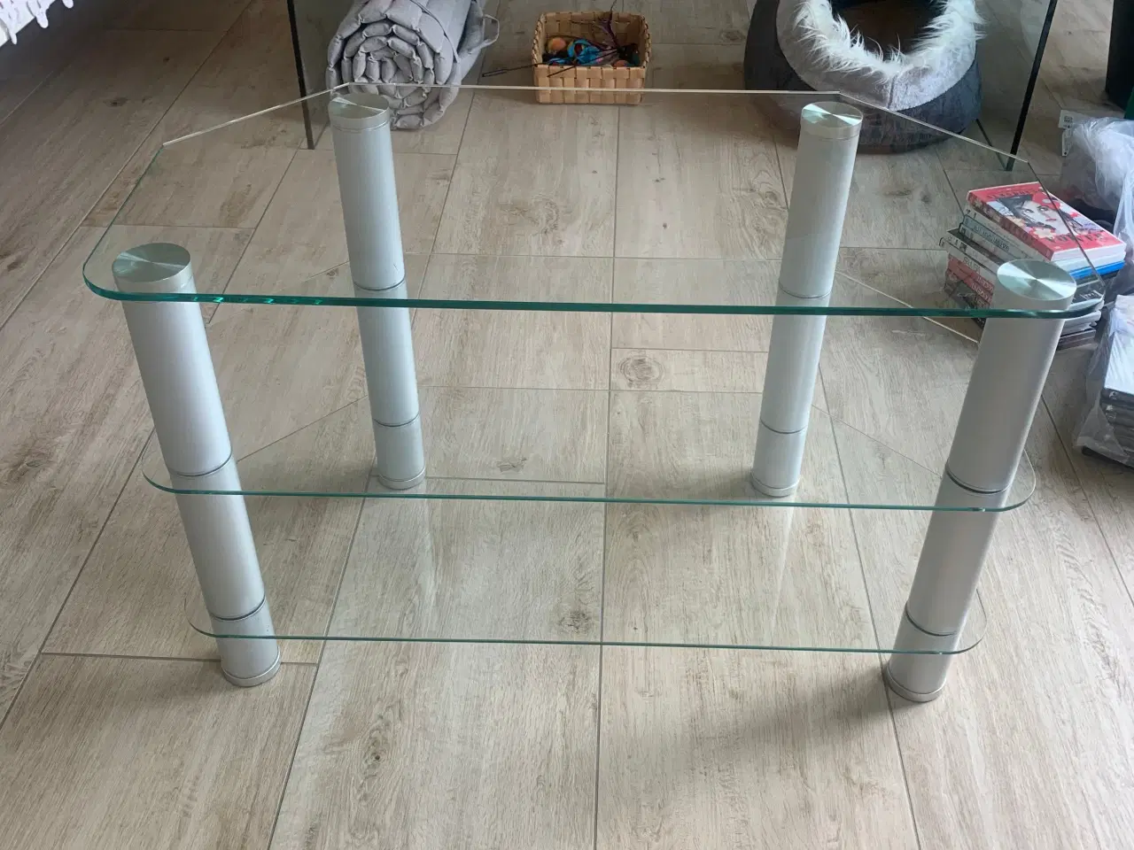 Billede 1 - Tv bord i glas
