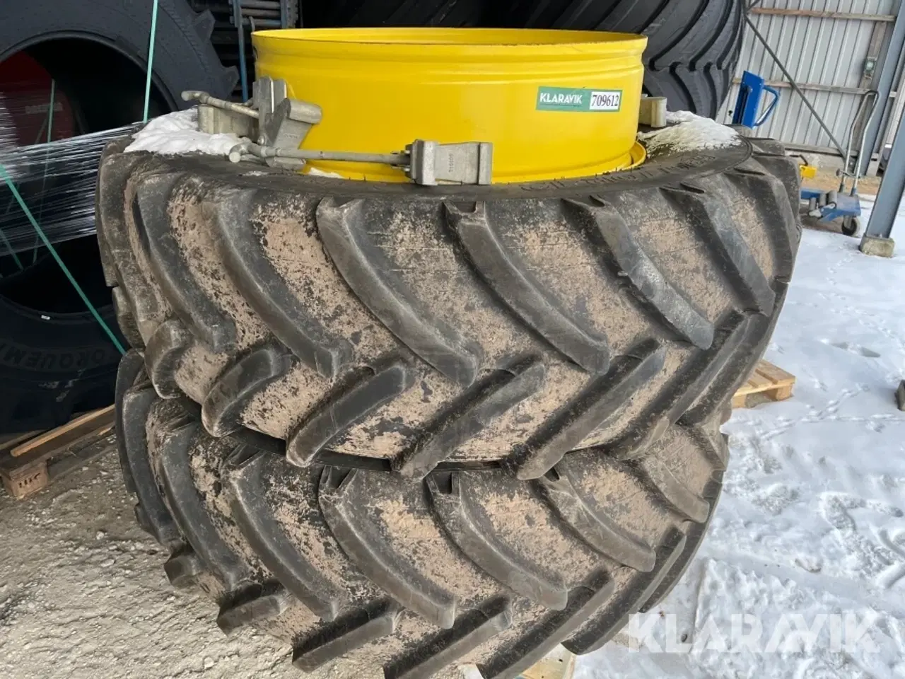 Billede 1 - Tvillinghjul John Deere bag 620/70-42 med låse 2 styk