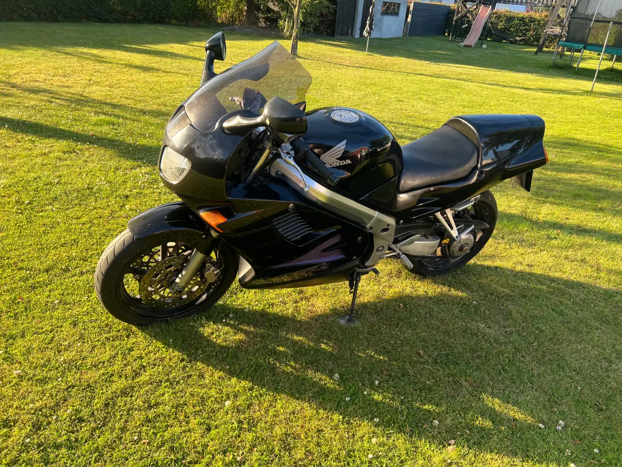 Billede 2 - HOnda Vfr 750 F
