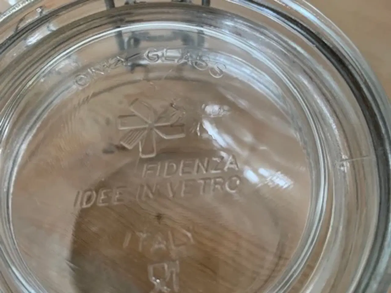 Billede 3 - 2 stk. henkogningsglas 1/2 L - samlet pris 30 kr.