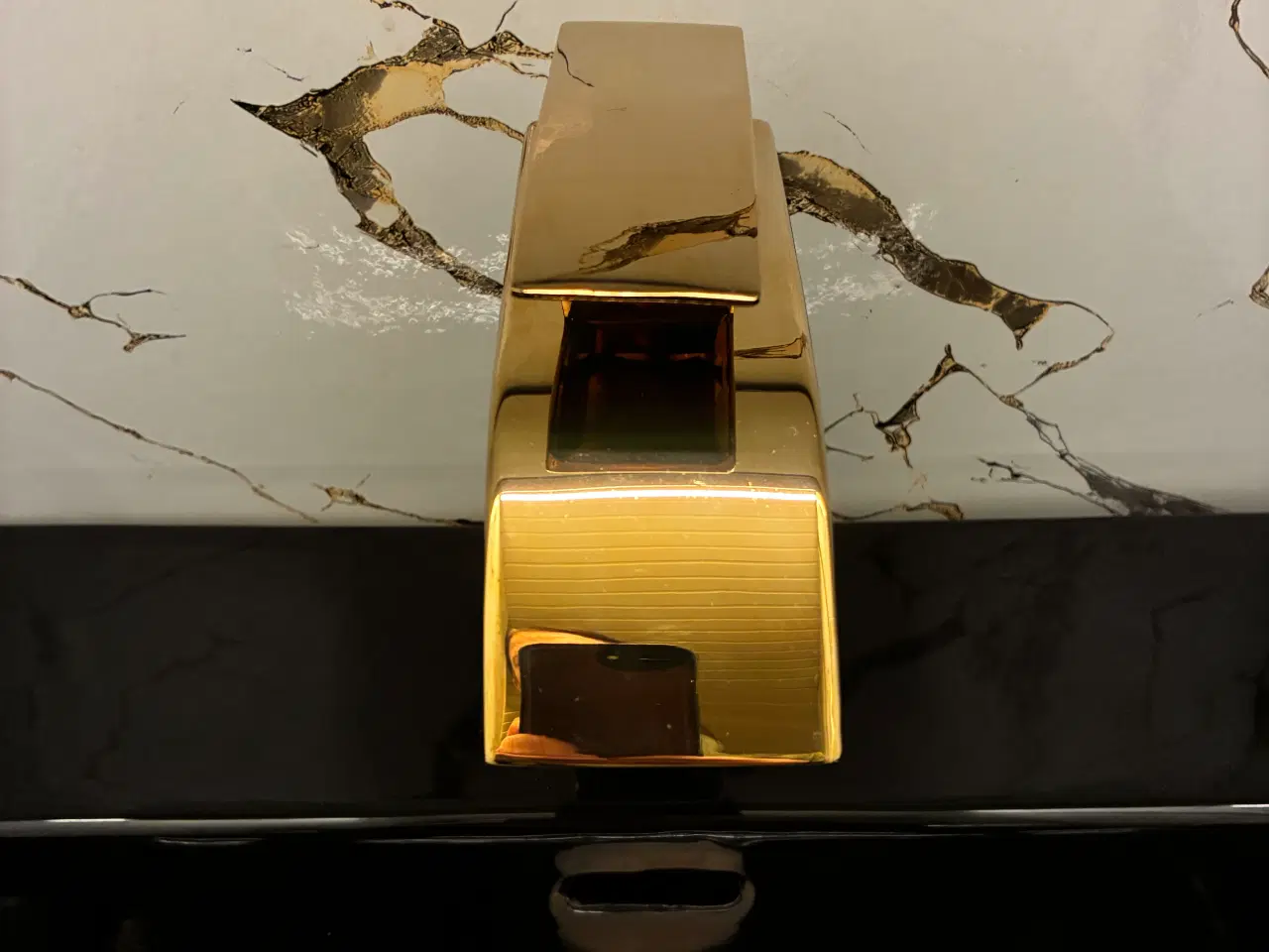 Billede 6 - Flot Sort håndvask med guld armatur