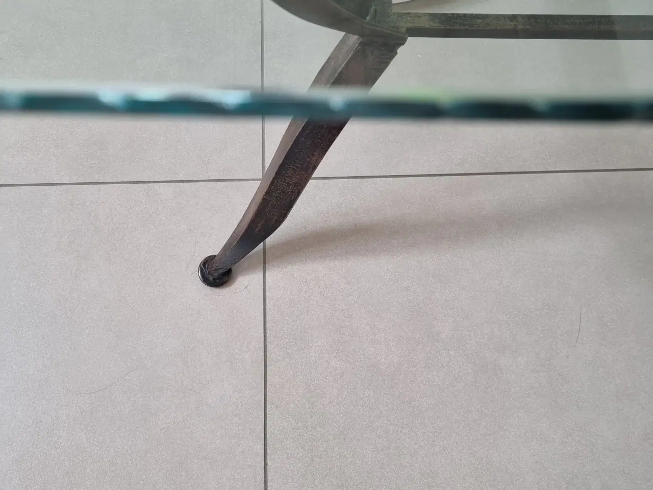 Billede 4 - Sofabord med glasplade.