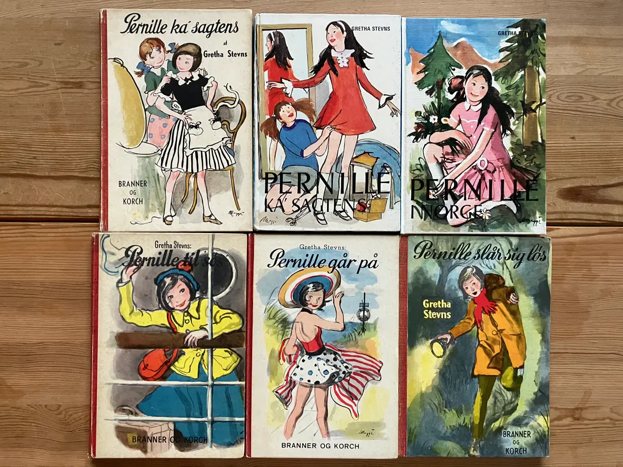 Billede 1 - NEDSAT: Gamle Pernille bøger og gamle Susy bøger