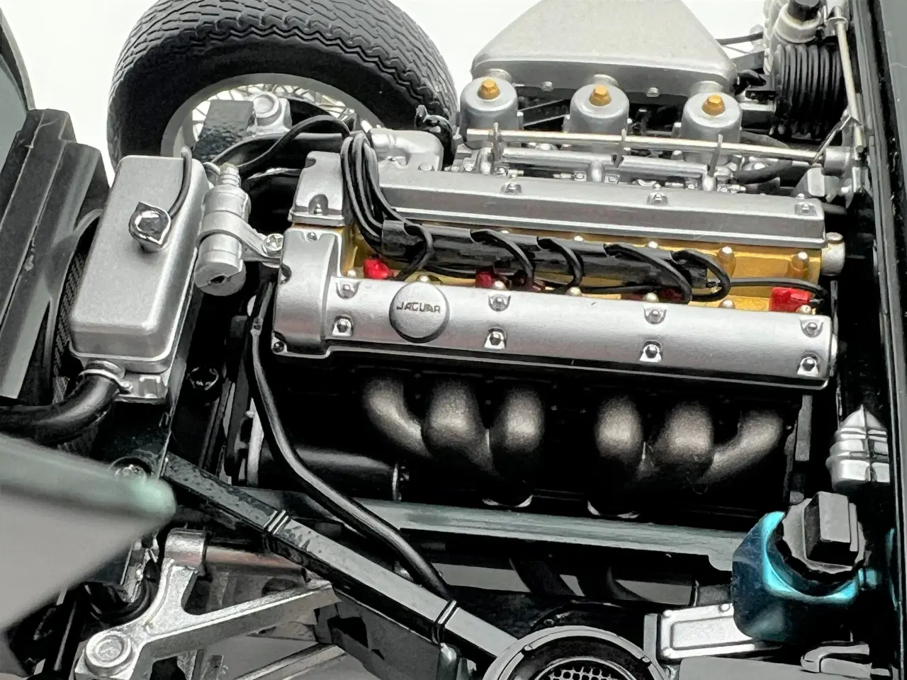 Billede 11 - AUTOart - 1961 Jaguar E-Type Roadster 3,8 - 1:18