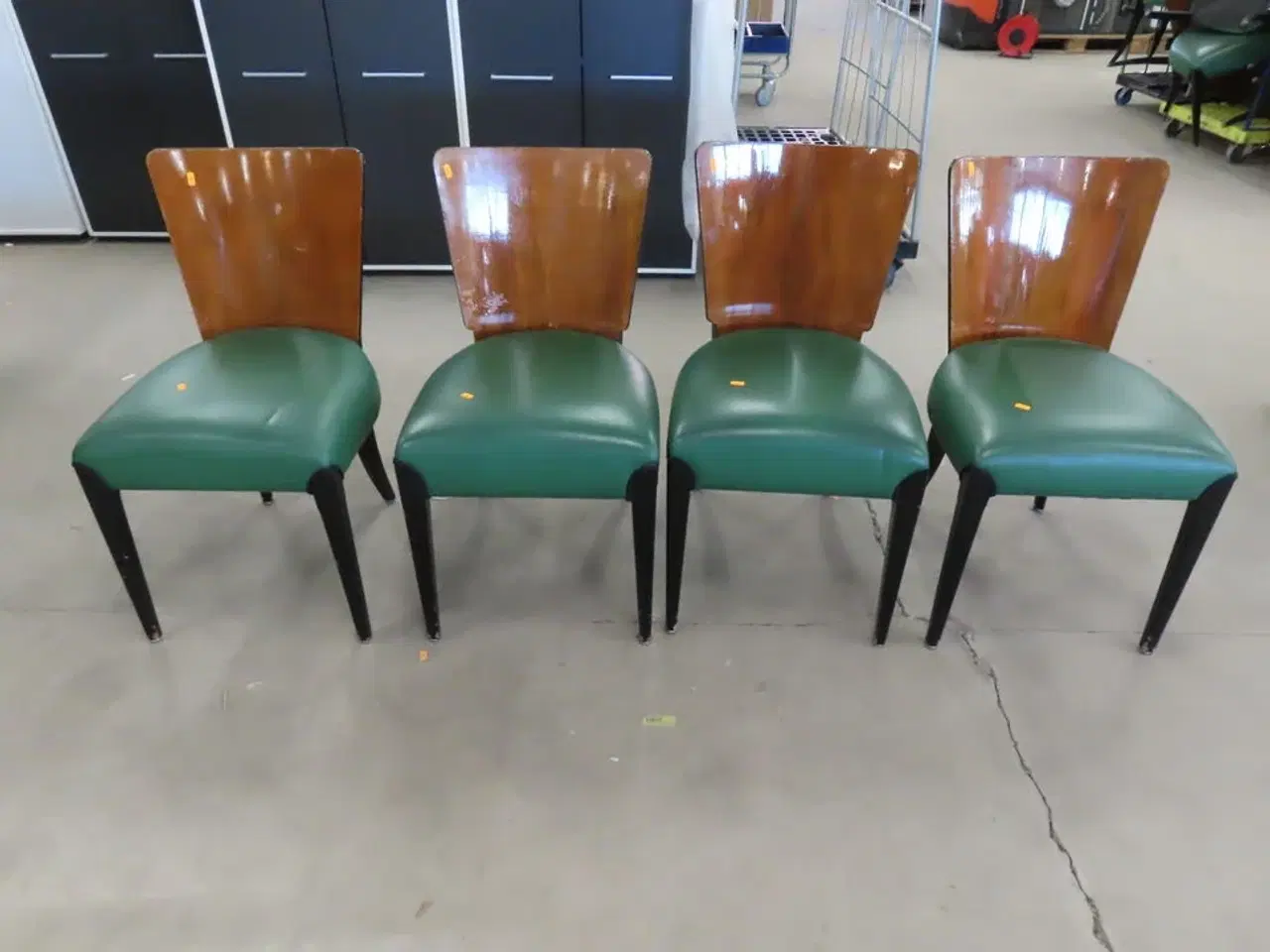 Billede 2 - 4 stk. Stole med træryg og grøn læder