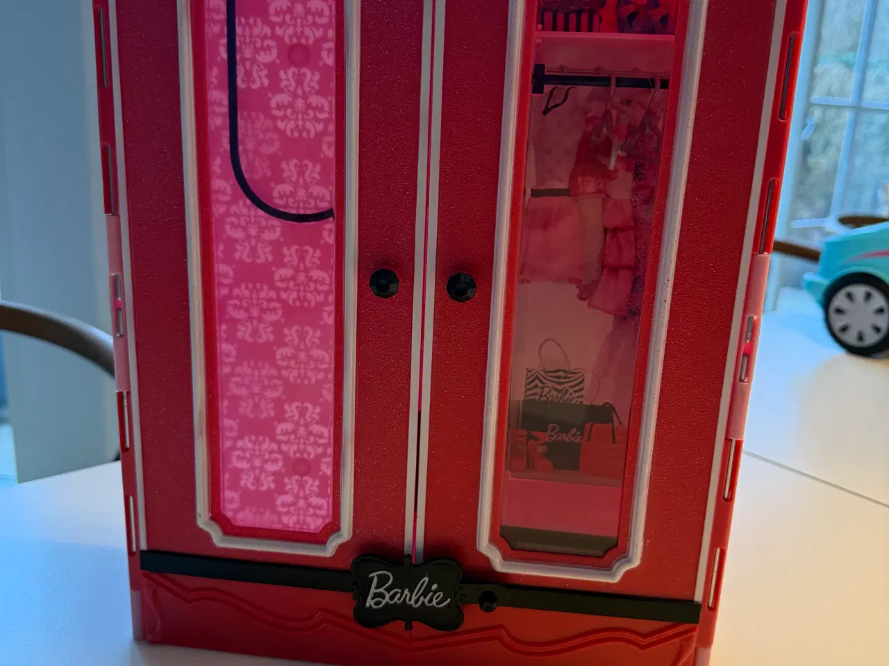 Billede 2 - Garderobeskab til Barbie